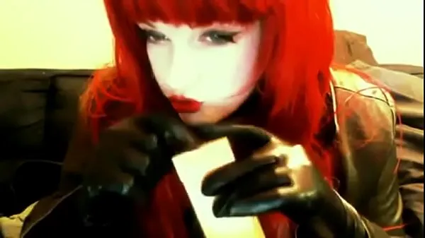 Menő goth redhead smoking meleg filmek