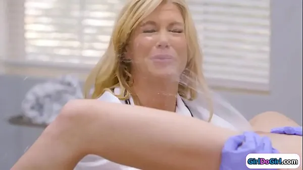 Hot Unaware doctor gets squirted in her face warm Movies