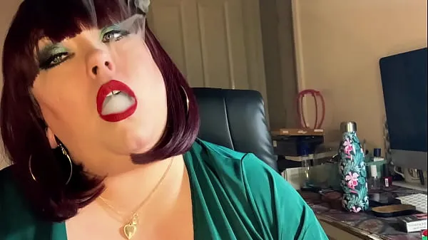 گرم Fat UK Domme Tina Snua Chain 2 Cork Cigarettes While Playing With Her Tits - OMI, Nose & Cone Exhales, Drifting گرم فلمیں