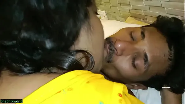Heiße Heiße schöne Bhabhi küsst lange und fickt feuchte Muschi! Echter Sexwarme Filme