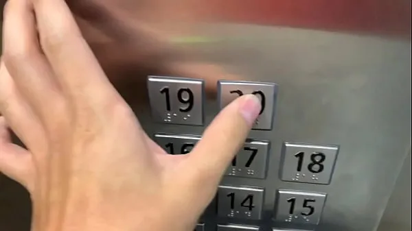 Quente Sexo em público, no elevador com um estranho e eles nos pegam Filmes quentes