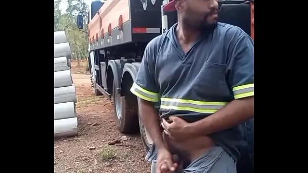 Heiße Worker Masturbating on Construction Site Hidden Behind the Company Truckwarme Filme